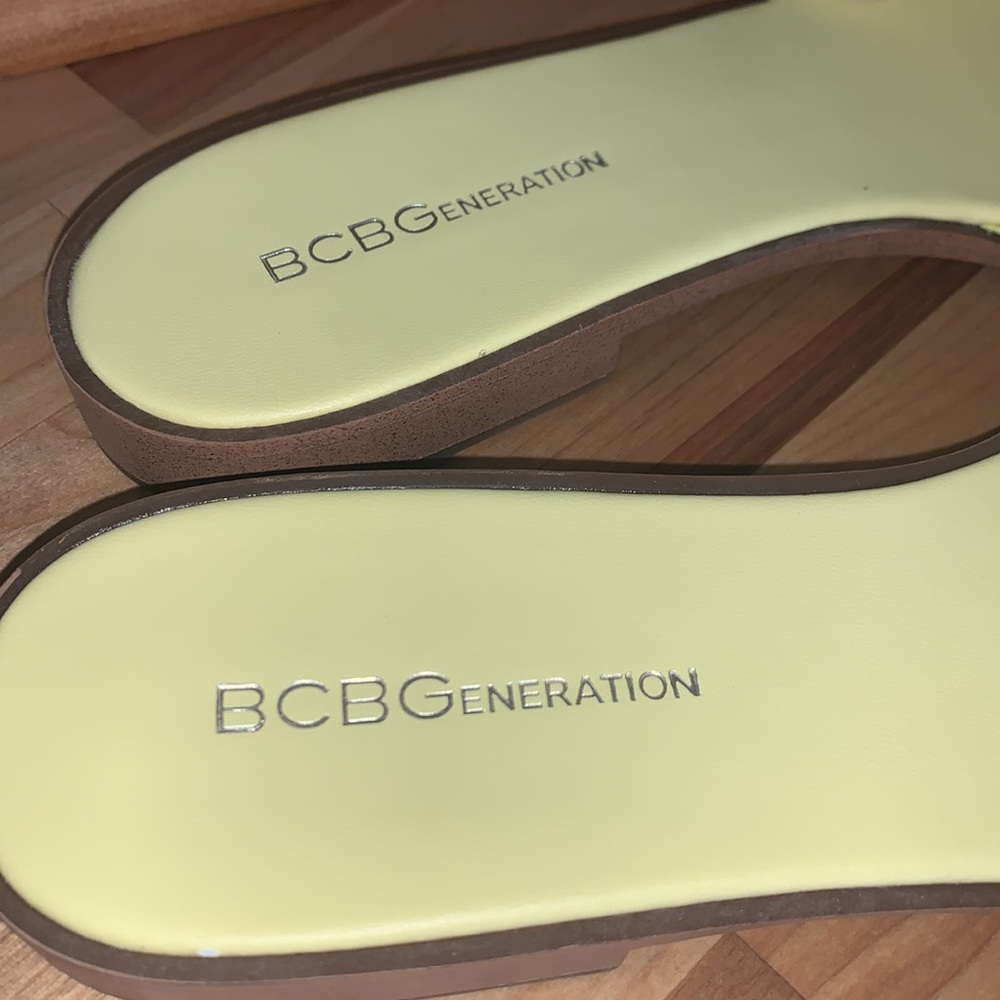 BCB Generation Pale Yellow Laila Slide Sandal With Diamond Quilted Strap NWT - Picture 9 of 12